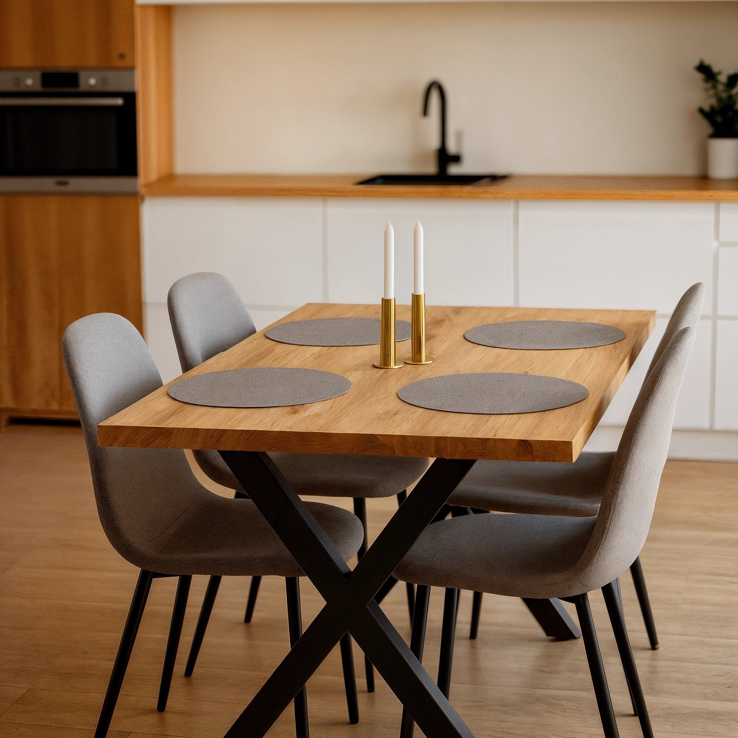 Masa din stejar model clasic - 4 persoane -140x80x4cm