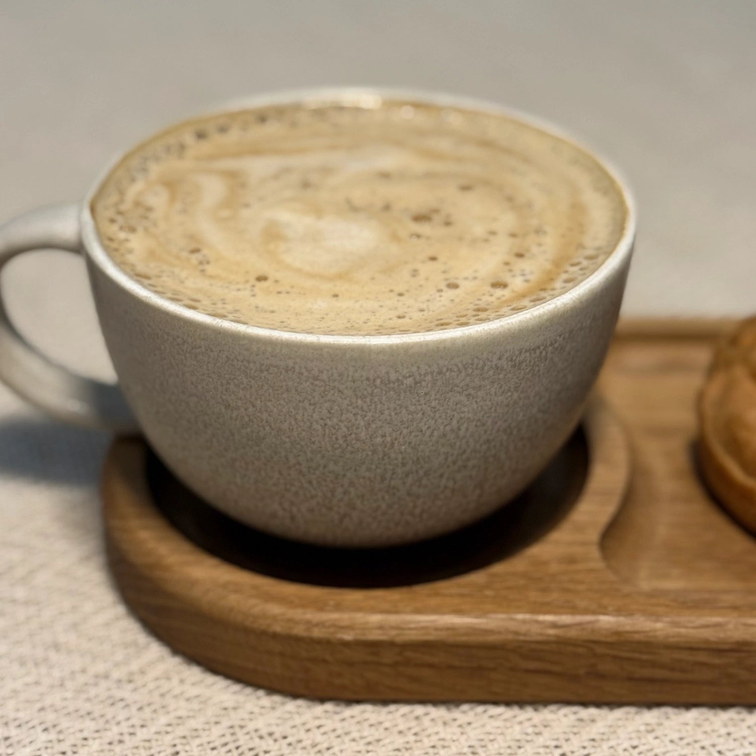 Suport din lemn de stejar 24x12 cm – pentru cafea, desert sau mic dejun