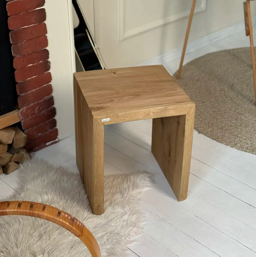Bancuta din lemn masiv de stejar 60x45x40 cm – margini rustice, finisaj cu ulei natural