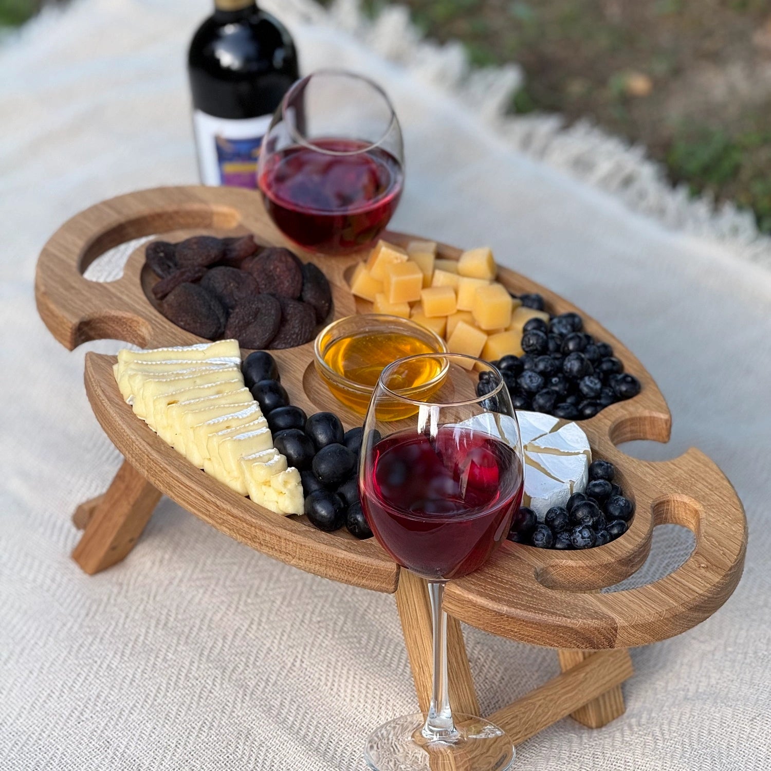 Platou Oval din Lemn de Stejar cu 5 Compartimente și Suport pentru Pahare – Servire Aperitive și Grătare cu Stil